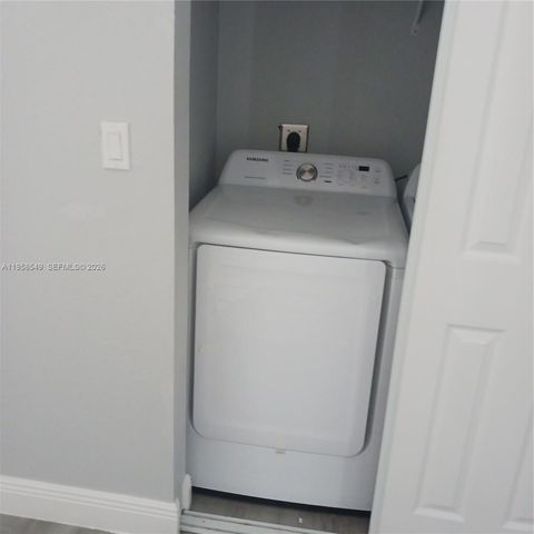 492 NW 40th Ct 492, Oakland Park, FL 33309