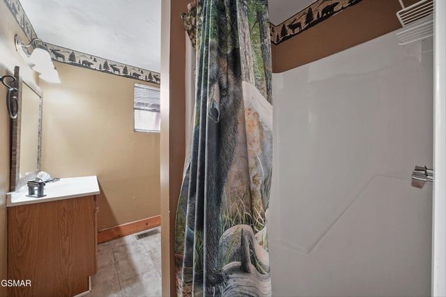 1321 N Baden Drive, Gatlinburg, TN 37738