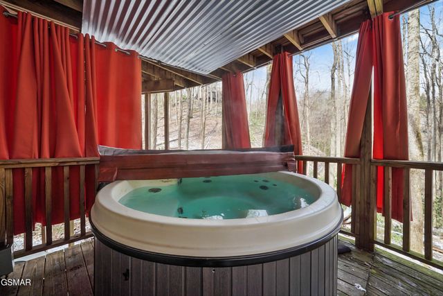 1321 N Baden Drive, Gatlinburg, TN 37738