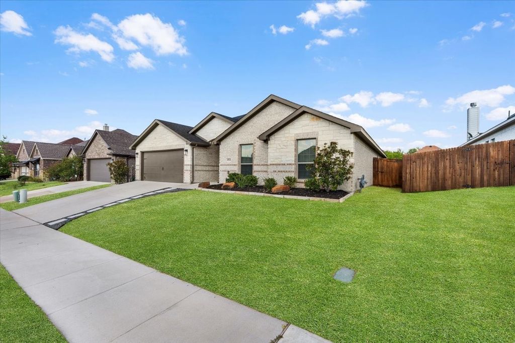 6924 Talon Bluff Drive, Fort Worth, TX 76179 — photo 2