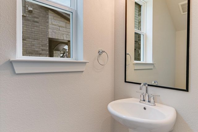 1401 South Brook DR, Leander, TX 78641
