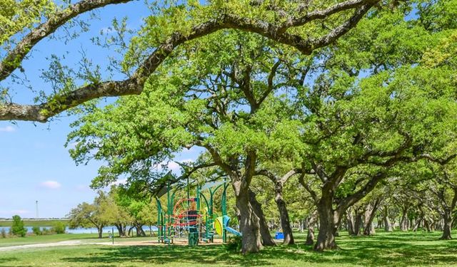 1401 South Brook DR, Leander, TX 78641