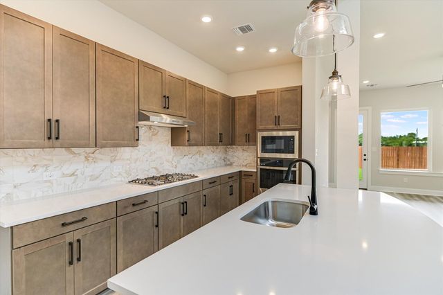 1401 South Brook DR, Leander, TX 78641