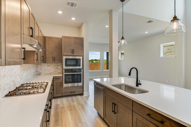 1401 South Brook DR, Leander, TX 78641
