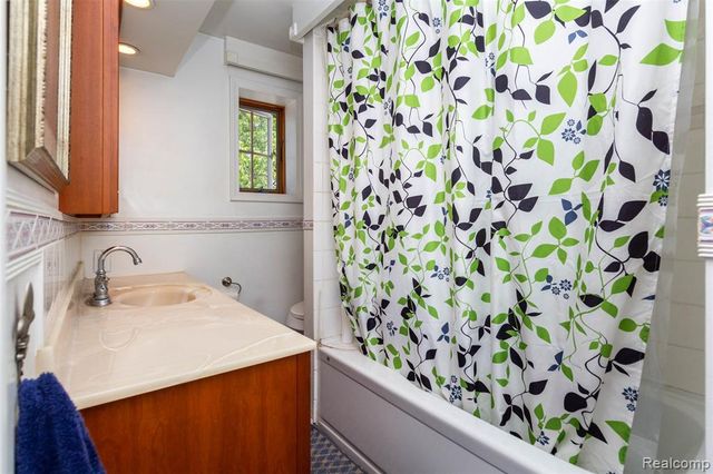 8911 Manor Avenue, Allen Park, MI 48101