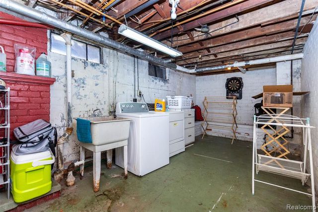 8911 Manor Avenue, Allen Park, MI 48101