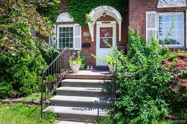 8911 Manor Avenue, Allen Park, MI 48101