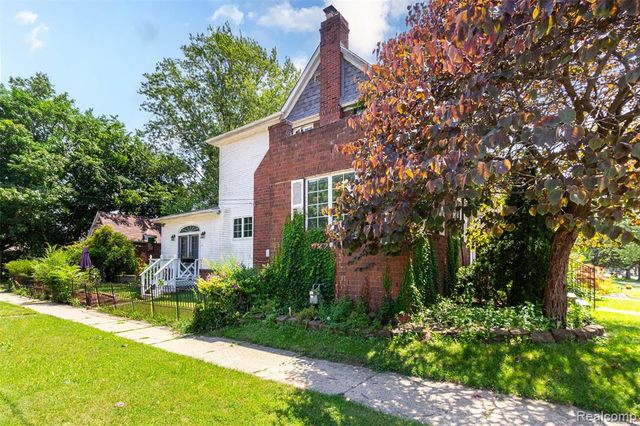 8911 Manor Avenue, Allen Park, MI 48101