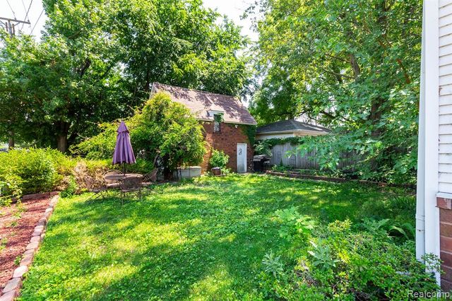 8911 Manor Avenue, Allen Park, MI 48101