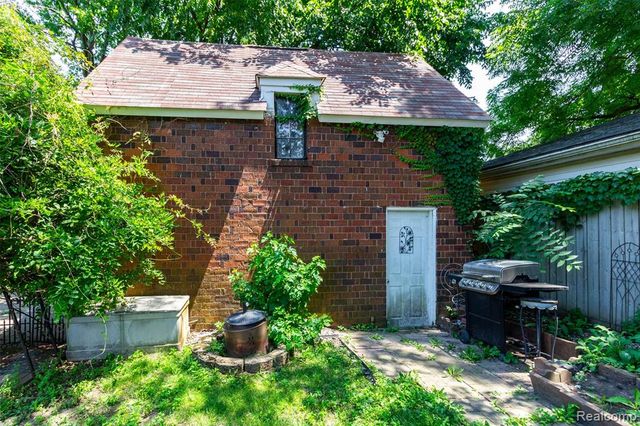 8911 Manor Avenue, Allen Park, MI 48101