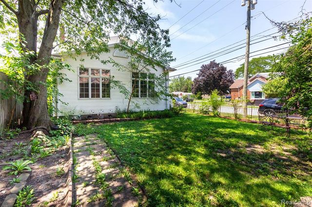 8911 Manor Avenue, Allen Park, MI 48101