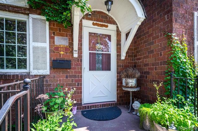 8911 Manor Avenue, Allen Park, MI 48101