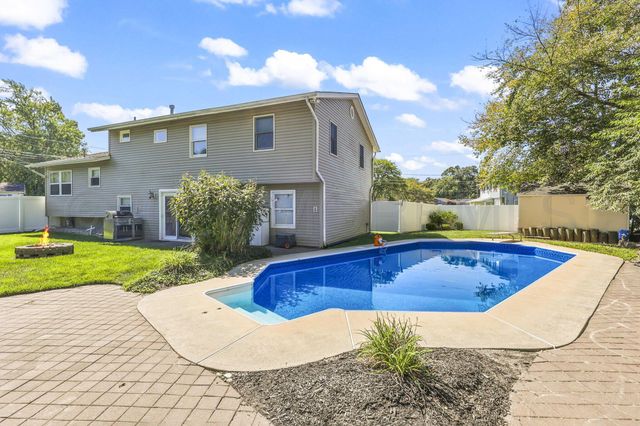 9 E Connecticut, Jackson, NJ 08527