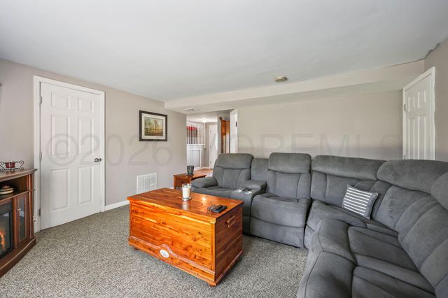 9 E Connecticut, Jackson, NJ 08527
