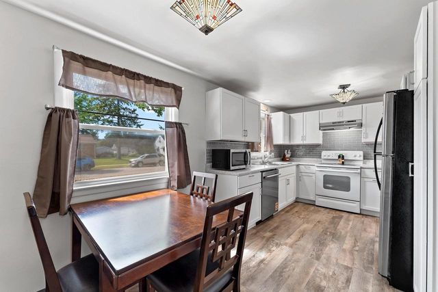 1225 REDWOOD DRIVE, Green Bay, WI 54304