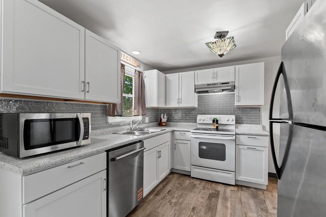 1225 REDWOOD DRIVE, Green Bay, WI 54304