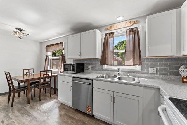 1225 REDWOOD DRIVE, Green Bay, WI 54304