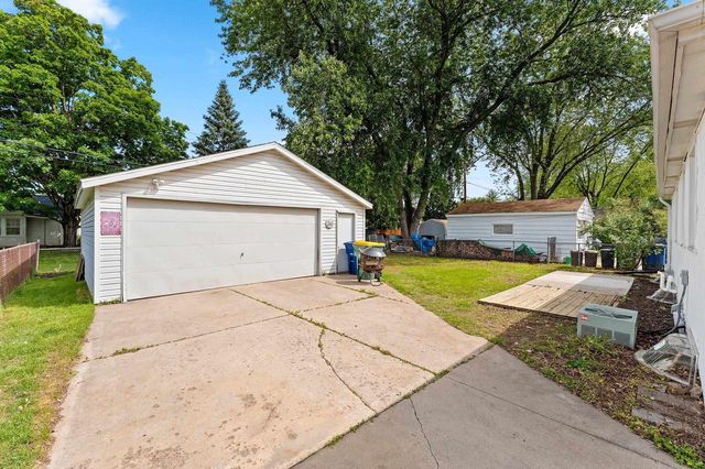 1225 REDWOOD DRIVE, Green Bay, WI 54304