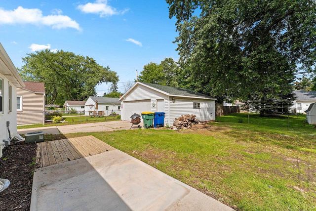 1225 REDWOOD DRIVE, Green Bay, WI 54304