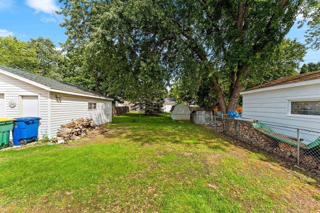 1225 REDWOOD DRIVE, Green Bay, WI 54304