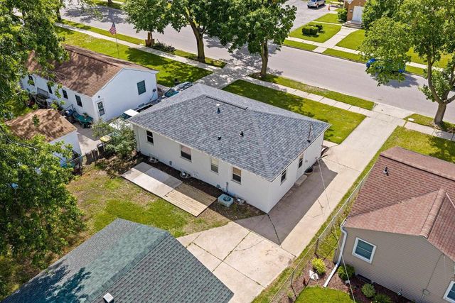 1225 REDWOOD DRIVE, Green Bay, WI 54304