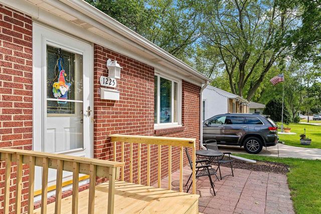 1225 REDWOOD DRIVE, Green Bay, WI 54304