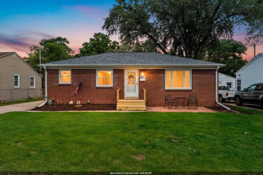 1225 REDWOOD DRIVE, Green Bay, WI 54304
