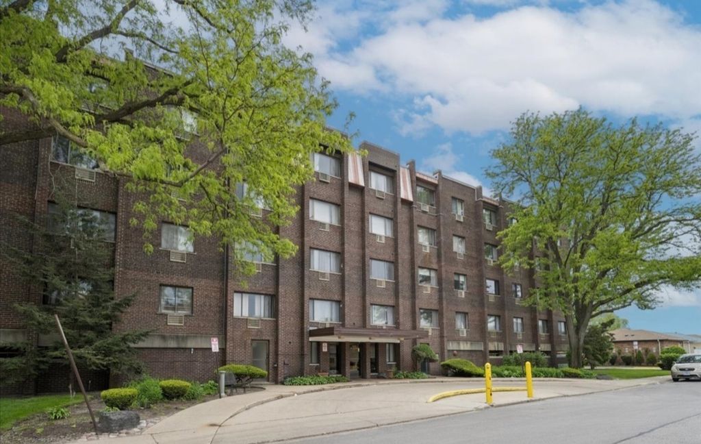 8455 W Leland Avenue 105N, Chicago, IL 60656