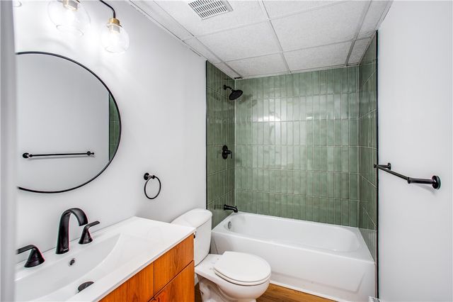 65 Bedfordshire Drive, Henrietta, NY 14467