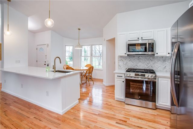 65 Bedfordshire Drive, Henrietta, NY 14467