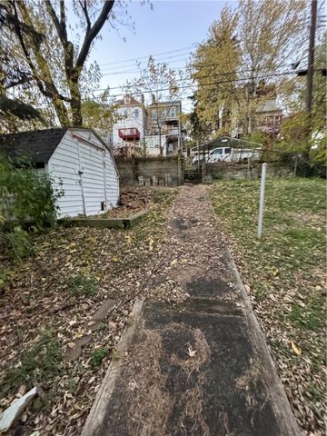 233 Alries St, Carrick, PA 15210