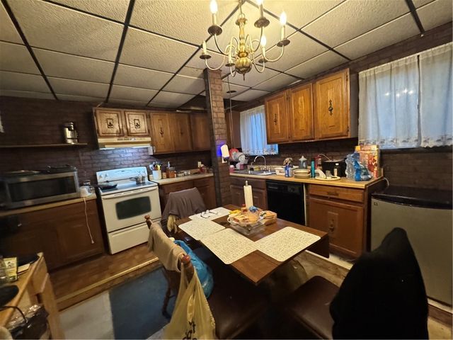 233 Alries St, Carrick, PA 15210