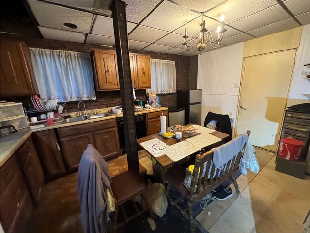 233 Alries St, Carrick, PA 15210