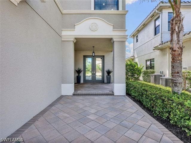 4716 Kensington CIR, Naples, FL 34119