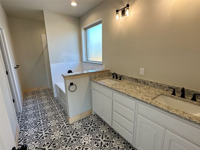 709 Bass Lake Lane, Cleburne, TX 76033