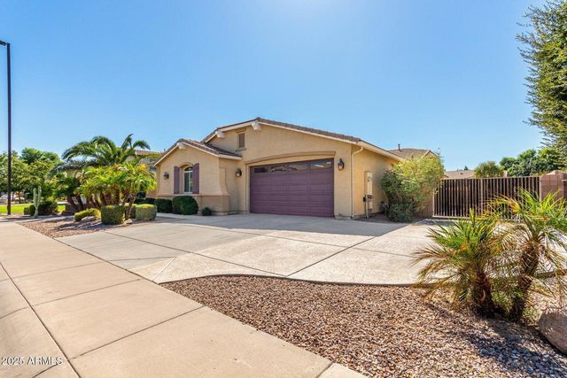2585 E Carob Drive, Gilbert, AZ 85298