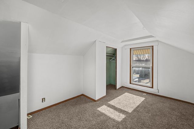 2025 S Bluff Boulevard, Clinton, IA 52732