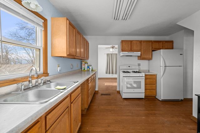 2025 S Bluff Boulevard, Clinton, IA 52732