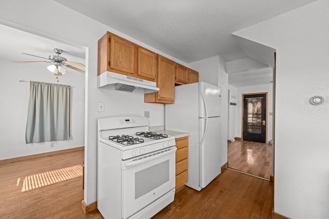 2025 S Bluff Boulevard, Clinton, IA 52732