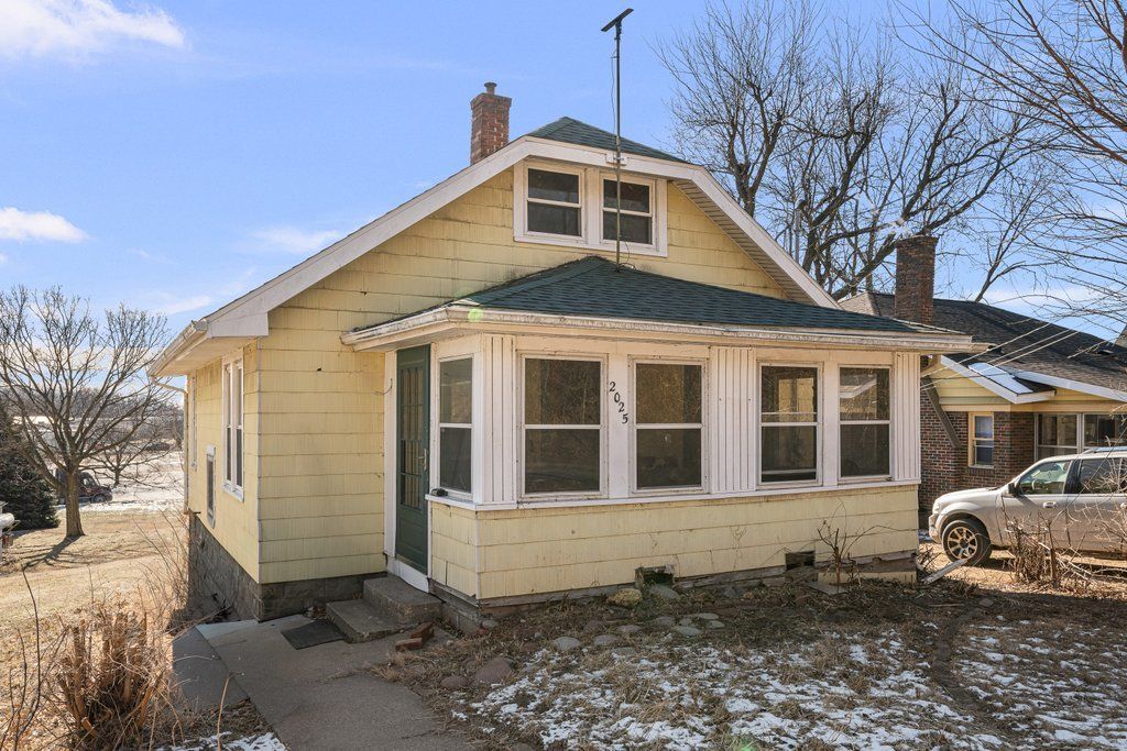 2025 S Bluff Boulevard, Clinton, IA 52732