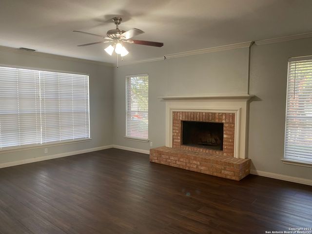 614 STONEWAY DR, San Antonio, TX 78258