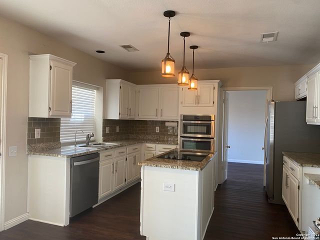 614 STONEWAY DR, San Antonio, TX 78258