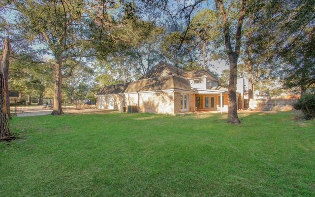 556 Brandon Road, Conroe, TX 77302