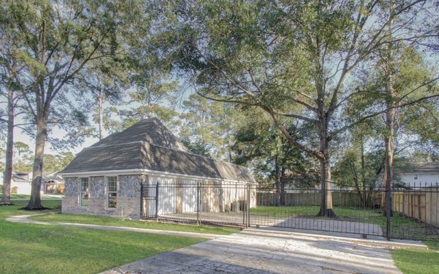 556 Brandon Road, Conroe, TX 77302