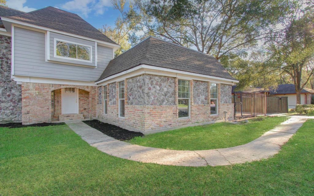 556 Brandon Road, Conroe, TX 77302