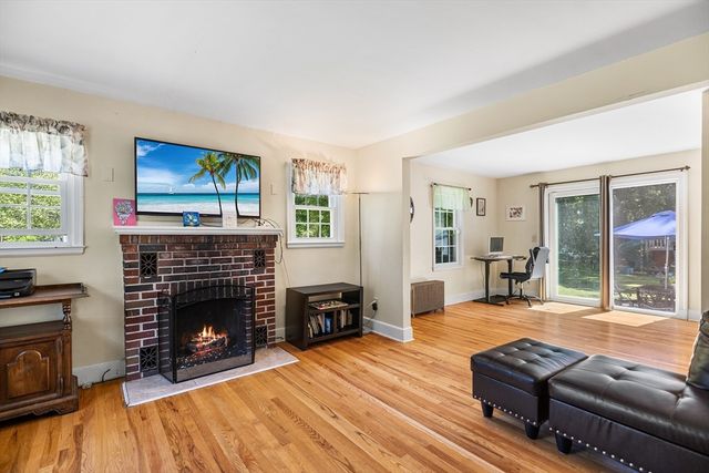 779 Oxford St S, Auburn, MA 01501