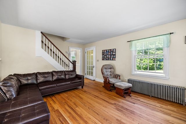 779 Oxford St S, Auburn, MA 01501