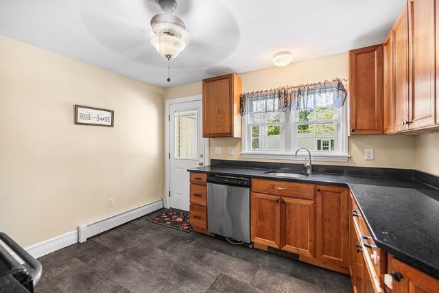 779 Oxford St S, Auburn, MA 01501