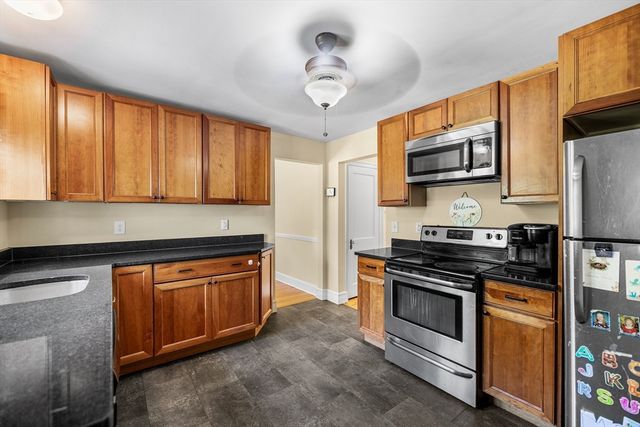 779 Oxford St S, Auburn, MA 01501