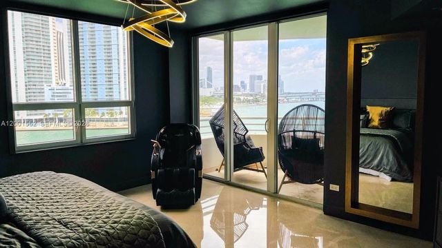 848 Brickell Key Dr 806, Miami, FL 33131